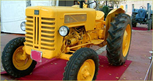 Image:Necesito un tractor amarillo, es urgente ¡¡¡